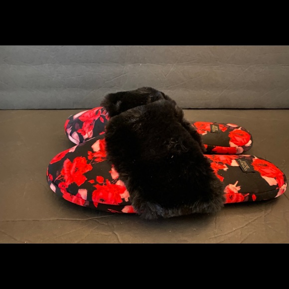 Victoria’s Secret Slippers size small - Picture 4 of 8
